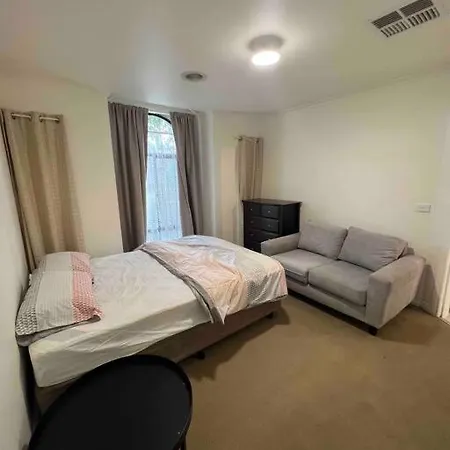 Yay! Enjoy An Entire House - Quiet, Spacious And Beautiful Stay In Melbourne Caroline Springs Exterior photo
