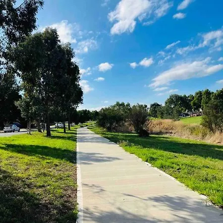 Yay! Enjoy An Entire House - Quiet, Spacious And Beautiful Stay In Melbourne Caroline Springs Exterior photo