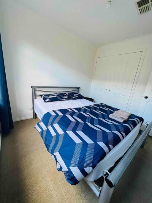 Holiday home Yay! Enjoy An Entire House - Quiet, Spacious And Beautiful In Melbourne Caroline Springs